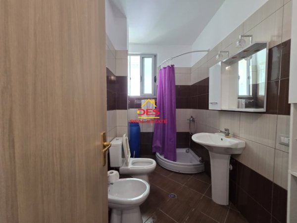 Vlore, jepet me qera apartament 1+1+Ballkon Kati 5, 120 m² 400 € (Rruga Mis Durhan)