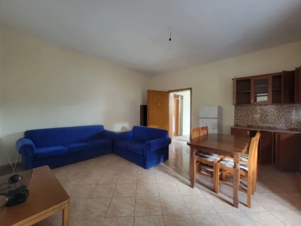 Tirane, jepet me qera apartament 1+1+Ballkon Kati 3, 81 m² 450 € (Vilat Gjermane)