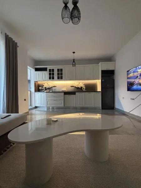 Tirane, jepet me qera apartament 2+1+Ballkon Kati 3, 80 m² 800 € (Ali demi)