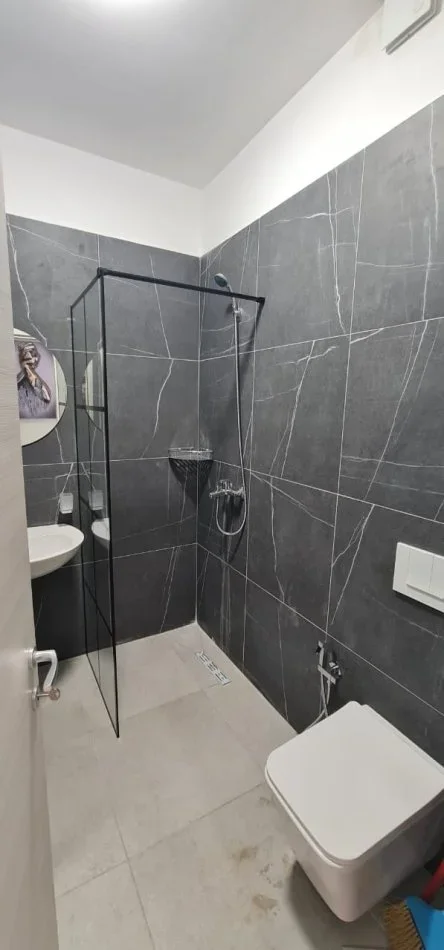 Tirane, jepet me qera apartament 1+1 Kati 5, 65 m² 550 € 
