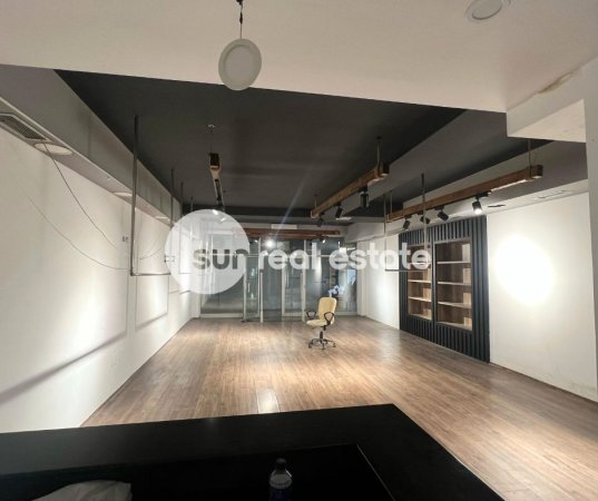 Shkoder, shitet ambjent biznesi Kati -1, 100 m² 130.000 € (QENDER)