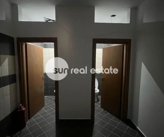 Shkoder, shitet ambjent biznesi Kati -1, 100 m² 130.000 € (QENDER)