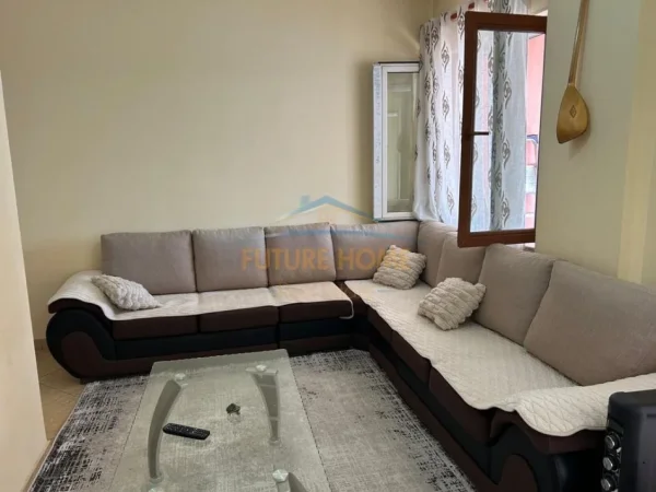Tirane, jepet me qera apartament 2+1 Kati 6, 103 m² 470 € (Kthesa e Kamzes tek Pallatet e Verdha)