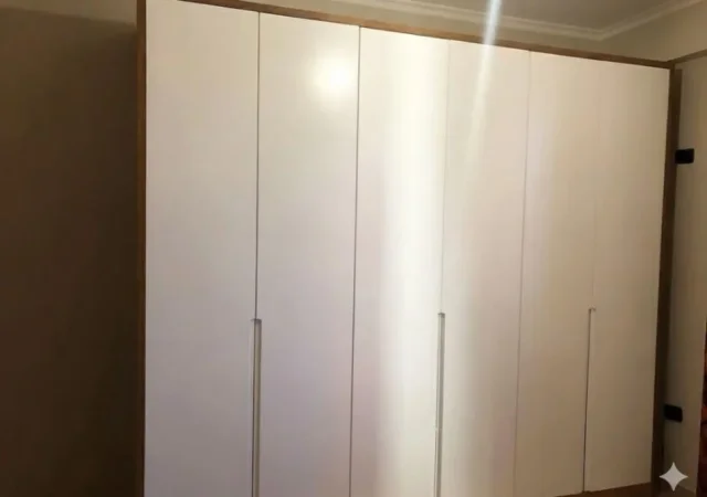 Tirane, jepet me qera apartament 2+1+Ballkon Kati 2, 85 m² 700 € (Rruga Bill Klinton)