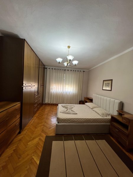 Tirane, jepet me qera apartament 2+1+Aneks+Ballkon Kati 5, 100 m² 800 € 