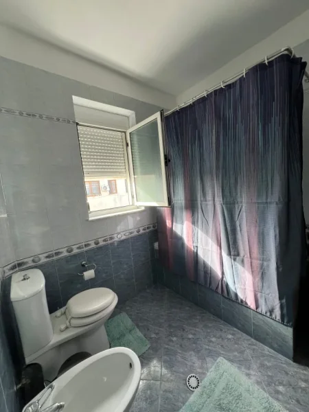 Tirane, jepet me qera apartament 2+1+Aneks+Ballkon Kati 5, 100 m² 700 €