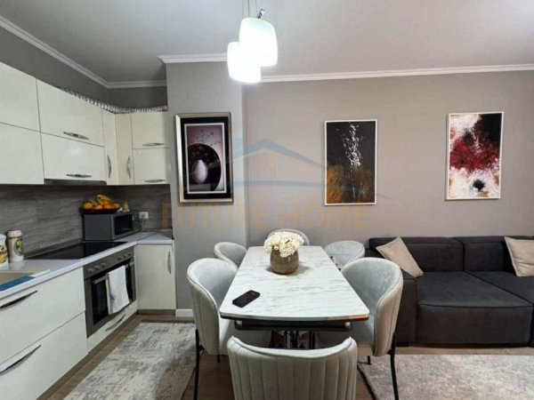 Tirane, jepet me qera apartament 1+1+Ballkon Kati 6, 64 m² 550 € (KOMPLEKSI MOLLA)