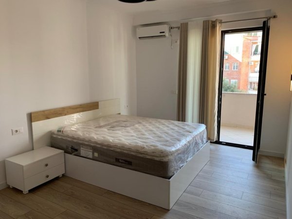 Tirane, jepet me qera apartament 2+1 Kati 2, 100 m² 800 € (Kodra e Diellit)