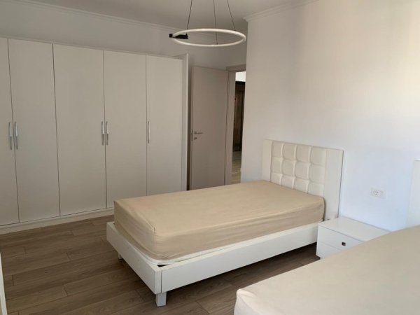 Tirane, jepet me qera apartament 2+1 Kati 2, 100 m² 800 € (Kodra e Diellit)