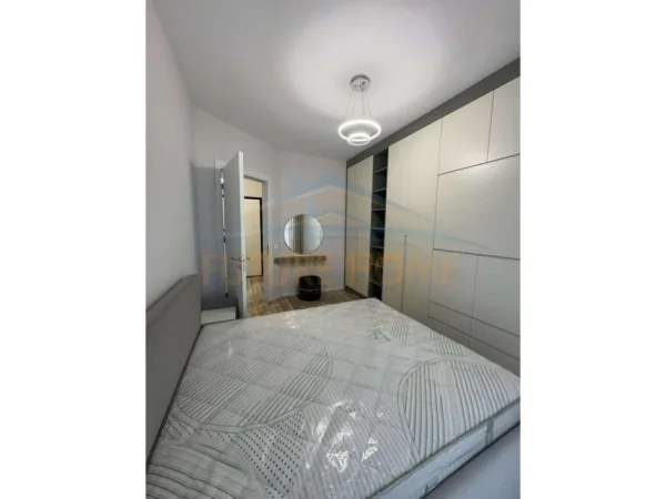 Tirane, jepet me qera apartament 1+1+Ballkon Kati 4, 68 m² 550 € (Bulevardi Migjeni)