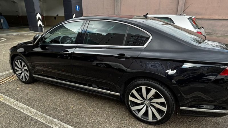 Tirane, shes makine Volkswagen Nafte, e zeze automatik Klima 105 km 23.800 €