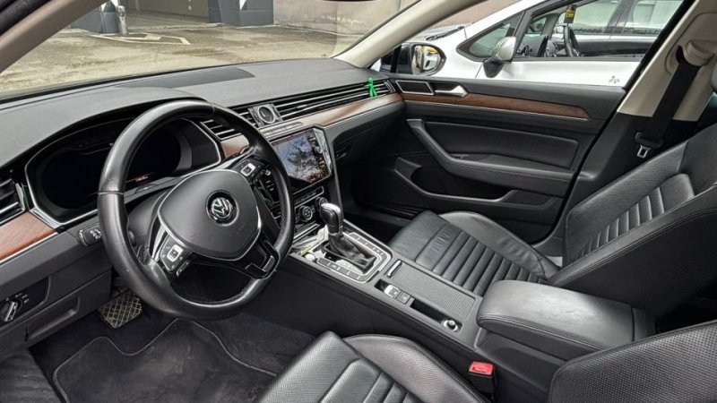 Tirane, shes makine Volkswagen Nafte, e zeze automatik Klima 105 km 23.800 €