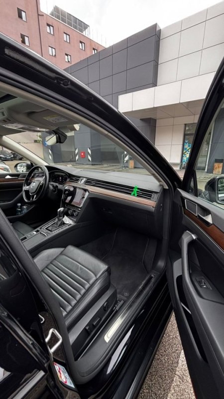 Tirane, shes makine Volkswagen Nafte, e zeze automatik Klima 105 km 23.800 €