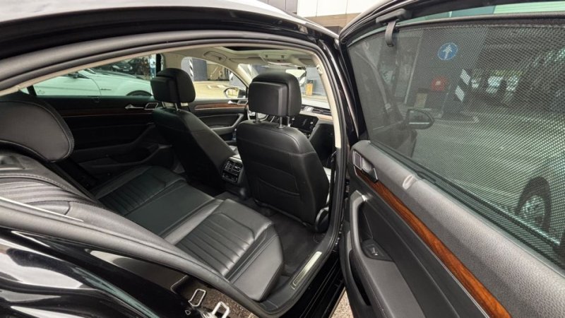 Tirane, shes makine Volkswagen Nafte, e zeze automatik Klima 105 km 23.800 €