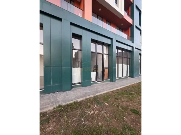 Tirane, shitet ambjent biznesi Kati 0, 35 m² 185.000 € (Bulevaradi i Ri)