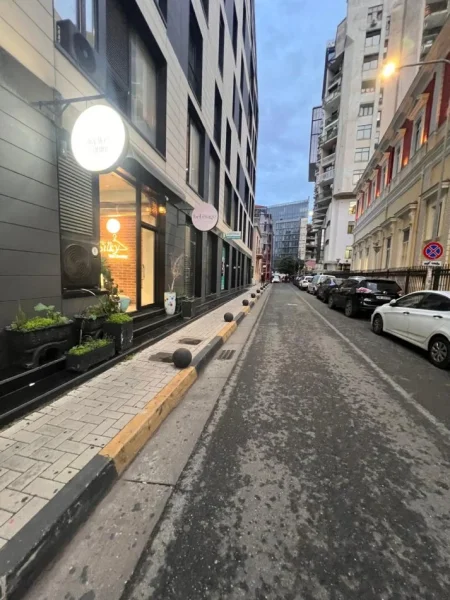 Tirane, shitet ambient biznesi Kati 0, 76 m² (Rruga Kajo Karafili)