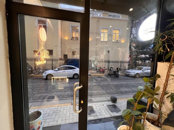 Tirane, shitet ambient biznesi Kati 0, 76 m² (Rruga Kajo Karafili)