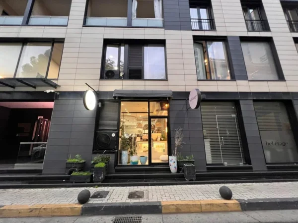 Tirane, shitet ambient biznesi Kati 0, 76 m² (Rruga Kajo Karafili)