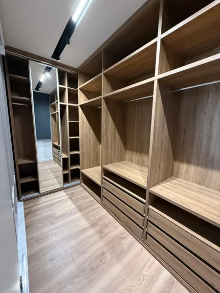 Tirane, shitet apartament 2+1 Kati 3, 124 m² 265.000 € (Ish Fusha e Aviacionit)