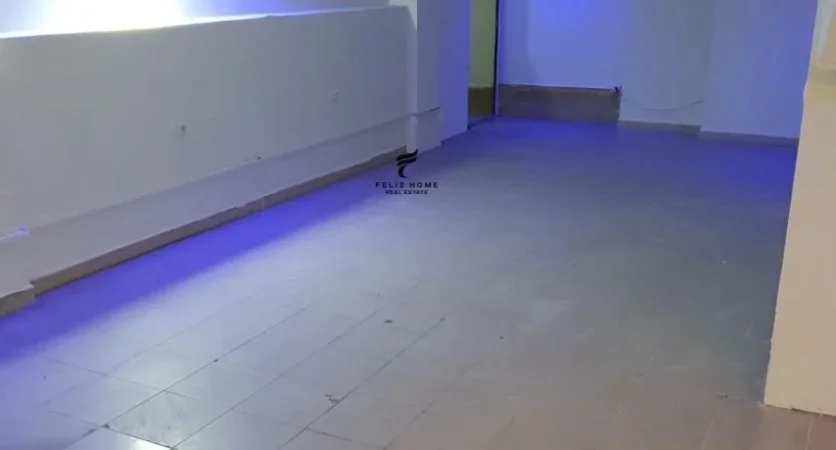 Tirane, shitet dyqan , 171 m² 223.000 € (VASIL SHANTO)