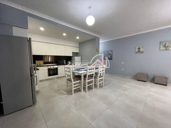 Vlore, jepet me qera apartament 2+1+Aneks+Ballkon Kati 3, 1 m² 550 € 