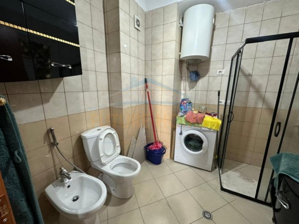 Tirane, shitet apartament 1+1+Ballkon Kati 3, 69 m² (Stacioni i Trenit)