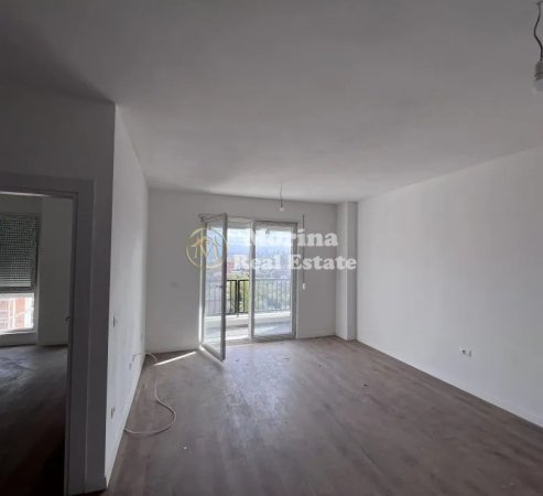 Tirane, jepet me qera apartament 1+1+Ballkon Kati 7, 65 m² 320 € (Univers City)