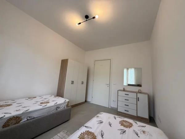 Tirane, jepet me qera apartament 2+1 Kati 1, 84 m² 550 € 