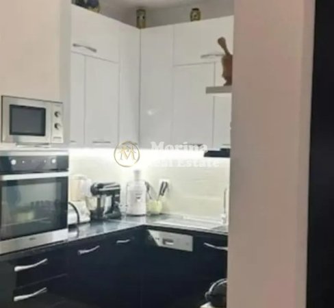 Tirane, jepet me qera apartament 3+1 Kati 7, 120 m² 750 € (Rruga Rrapo Hekali)