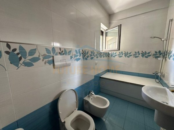 Tirane, jepet me qera apartament 3+1+Ballkon Kati 5, 107 m² 1.550 € (Rruga e Bogdaneve, Tirane)