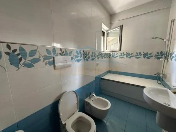 Tirane, jepet me qera apartament 3+1+Ballkon Kati 5, 107 m² 1.550 € (Rruga e Bogdaneve, Tirane)