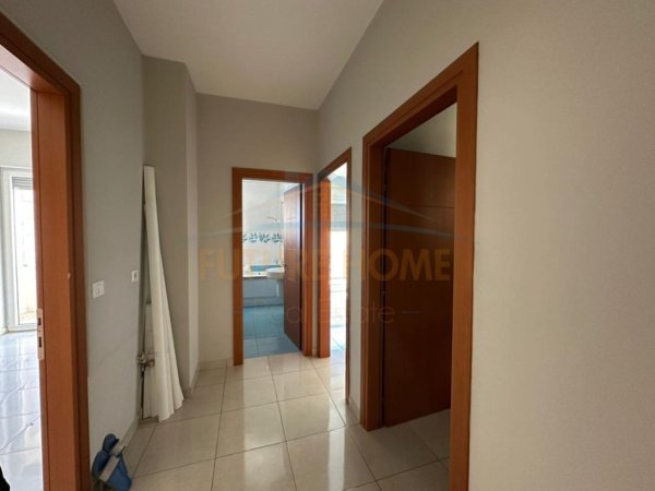 Tirane, jepet me qera apartament 3+1+Ballkon Kati 5, 107 m² 1.550 € (Rruga e Bogdaneve, Tirane)