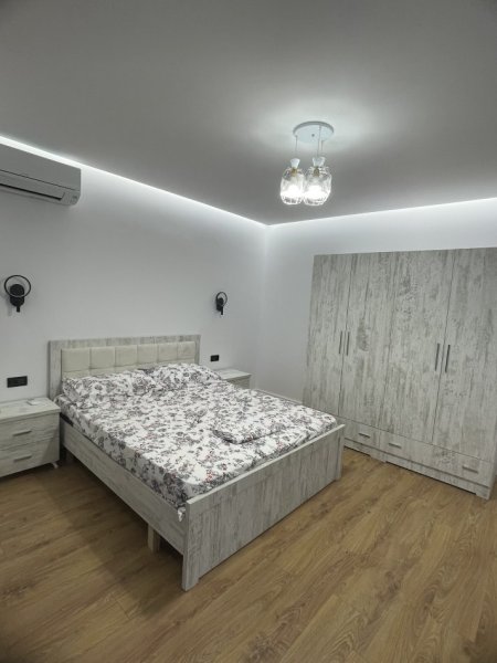 Durres, jepet me qera apartament 1+1 Kati 3, 70 m² 400 € (Rruga Pavarsia Durres)