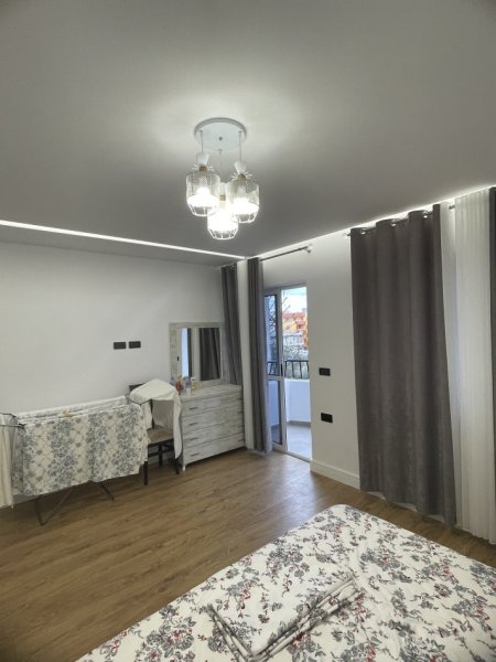 Durres, jepet me qera apartament 1+1 Kati 3, 70 m² 400 € (Rruga Pavarsia Durres)