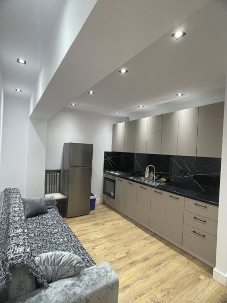 Durres, jepet me qera apartament 1+1 Kati 3, 70 m² 400 € (Rruga Pavarsia Durres)