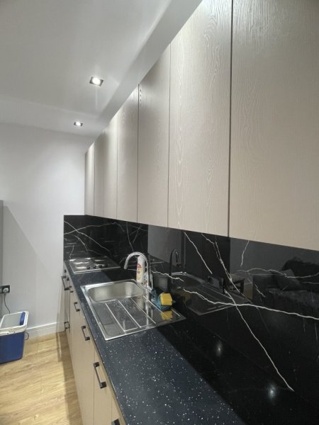 Durres, jepet me qera apartament 1+1 Kati 3, 70 m² 400 € (Rruga Pavarsia Durres)