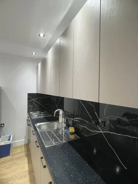 Durres, jepet me qera apartament 1+1 Kati 3, 70 m² 400 € (Rruga Pavarsia Durres)