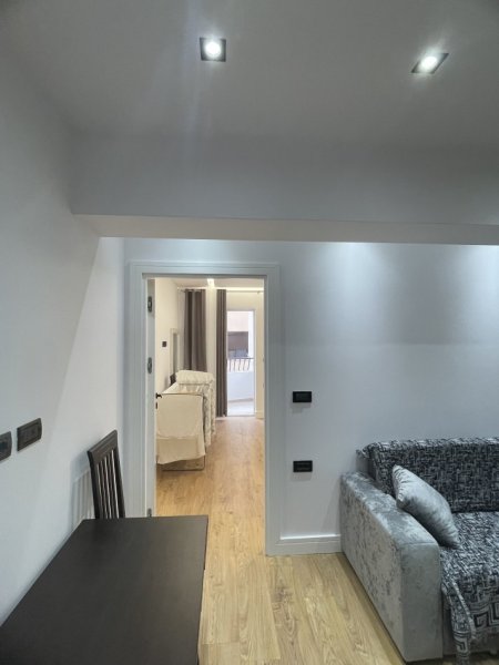 Durres, jepet me qera apartament 1+1 Kati 3, 70 m² 400 € (Rruga Pavarsia Durres)