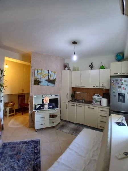 Tirane, jepet me qera apartament 1+1 Kati 6, 61 m² 400 € (Rruga Xhanfizde Keko)