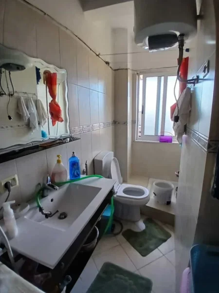 Tirane, jepet me qera apartament 1+1 Kati 6, 61 m² 400 € (Rruga Xhanfizde Keko)