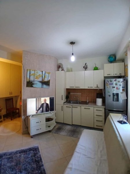 Tirane, jepet me qera apartament 1+1 Kati 6, 61 m² 400 € (Rruga Xhanfizde Keko)