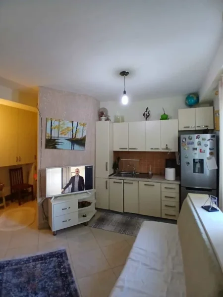 Tirane, jepet me qera apartament 1+1 Kati 6, 61 m² 400 € (Rruga Xhanfizde Keko)