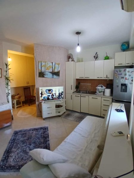Tirane, jepet me qera apartament 1+1 Kati 6, 61 m² 400 € (Rruga Xhanfizde Keko)