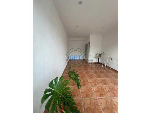 Durres, jepet me qera ambjent biznesi Kati 0, 20 m² 250 € (Rruga e re e Portiti)