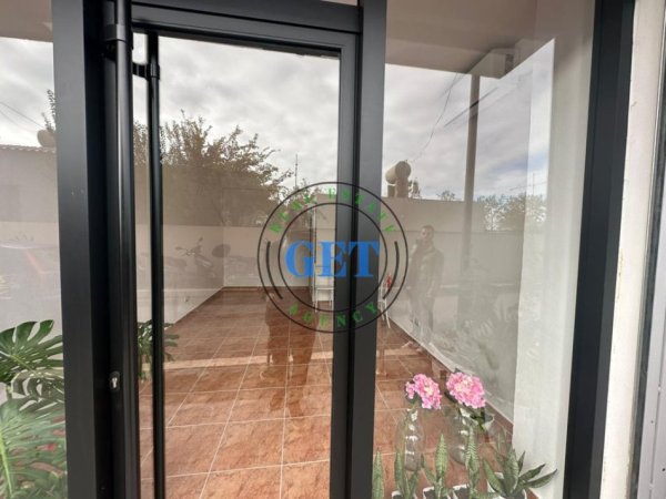 Durres, jepet me qera ambjent biznesi Kati 0, 20 m² 250 € (Rruga e re e Portiti)