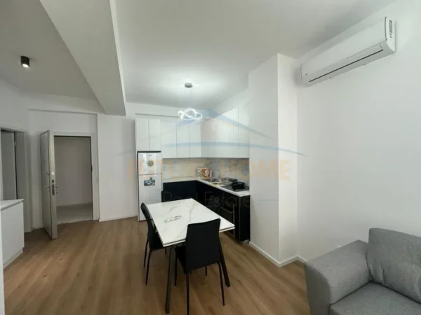 Tirane, jepet me qera apartament 1+1+Ballkon Kati 3, 59 m² 450 € (Ali Demi, Tiranë)