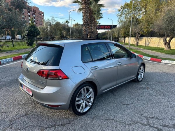 Tirane, shes makine VOLKSWAGEN GOLF 7 2.0 HIGLINE FULL OPTION PANORAMA Nafte, gri e erret automatik Klima 193.000 km