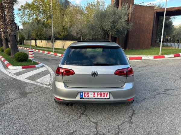 Tirane, shes makine VOLKSWAGEN GOLF 7 2.0 HIGLINE FULL OPTION PANORAMA Nafte, gri e erret automatik Klima 193.000 km
