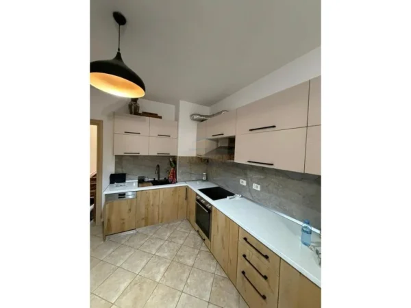Tirane, jepet me qera apartament 2+1+Ballkon Kati 2, 64 m² 500 € (Unaza e Re)