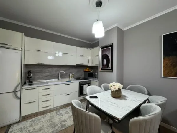 Tirane, jepet me qera apartament 1+1+Aneks+Ballkon Kati 6, 64 m² 500 € (astir)